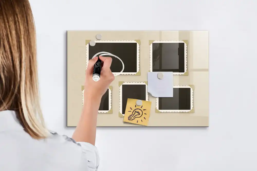 Tableau blanc magnétique effaçable à sec avec cadre classique