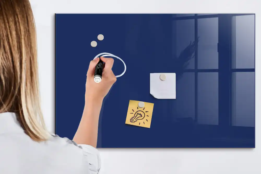Tableau magnétique bleu marine avec feutre