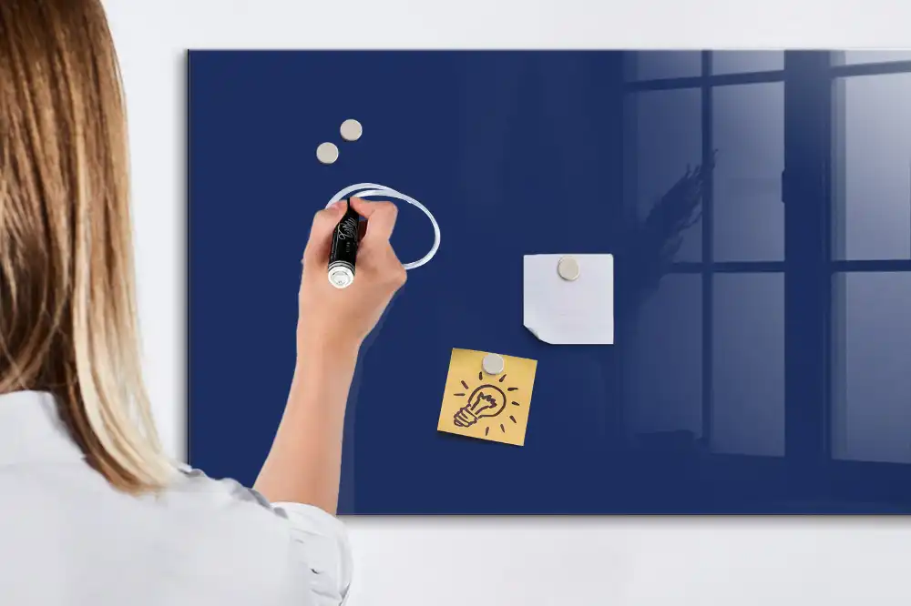 Tableau magnétique bleu marine avec feutre