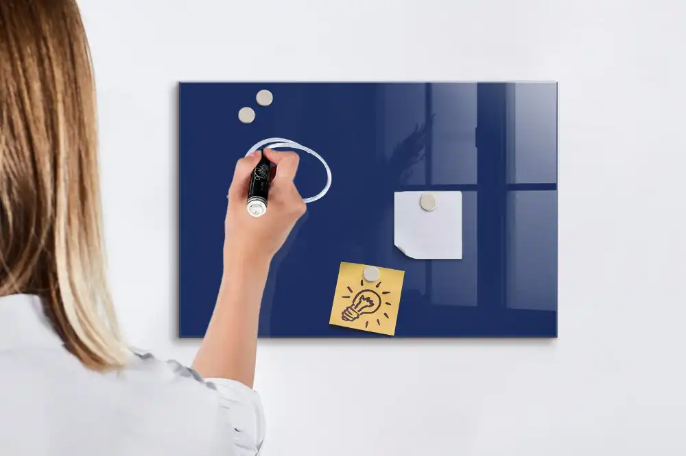 Tableau magnétique bleu marine avec feutre