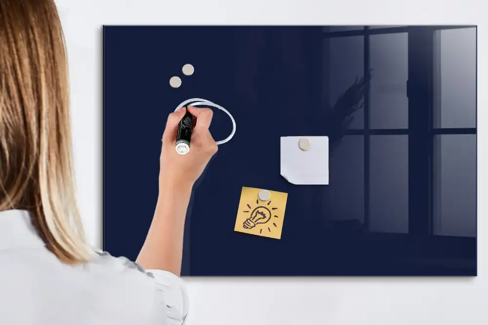 Tableau magnétique avec feutre bleu marine foncé
