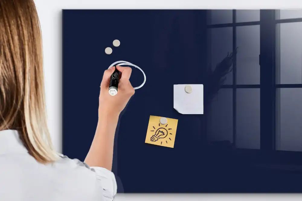 Tableau magnétique avec feutre bleu marine foncé