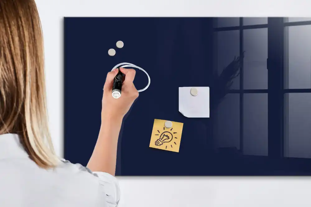 Tableau magnétique avec feutre bleu marine foncé