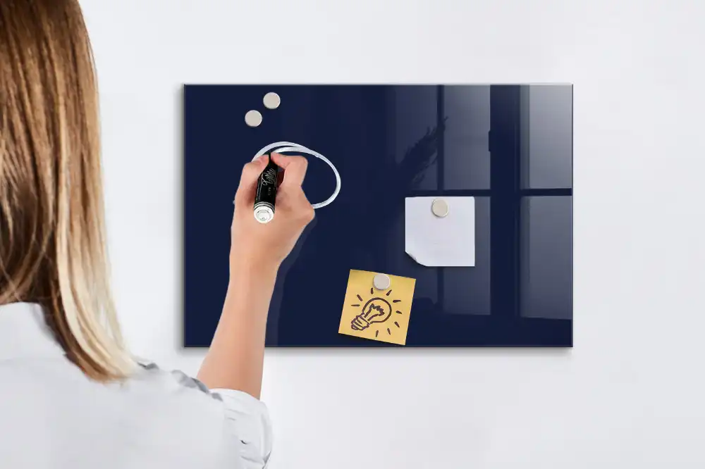 Tableau magnétique avec feutre bleu marine foncé