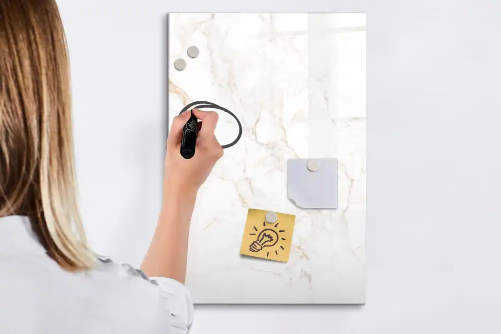 Tableau magnétique avec feutre motif marbre chic