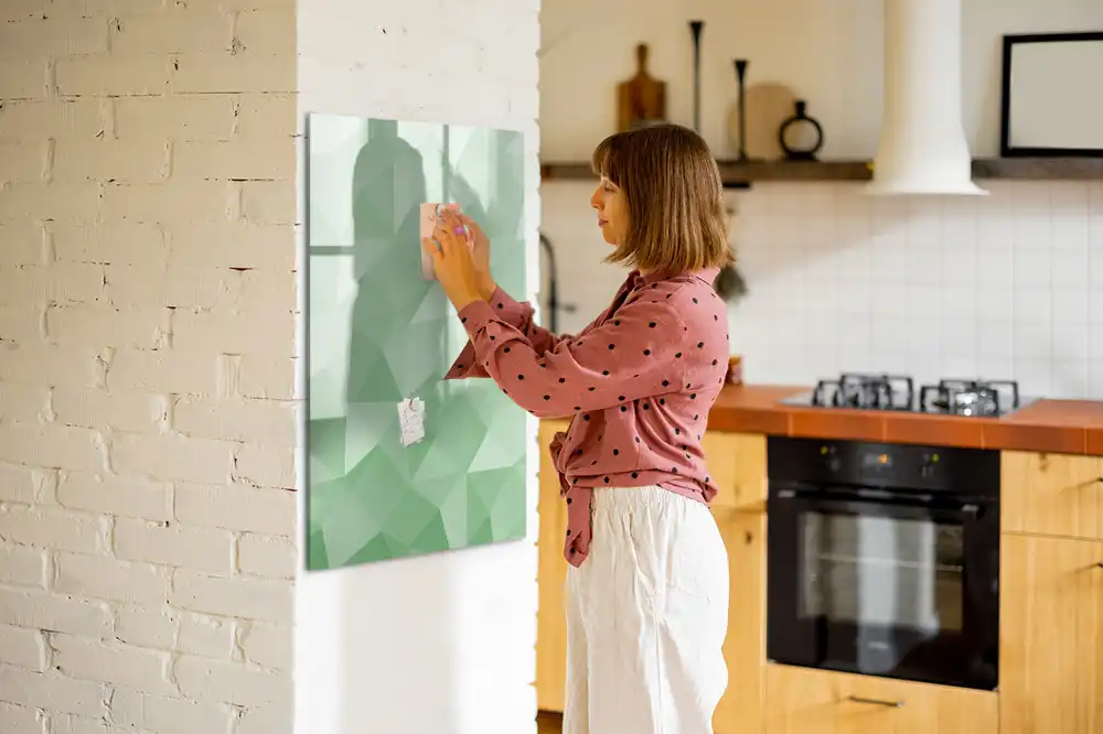 Tableau magnétique pour figures géométriques triangulaires