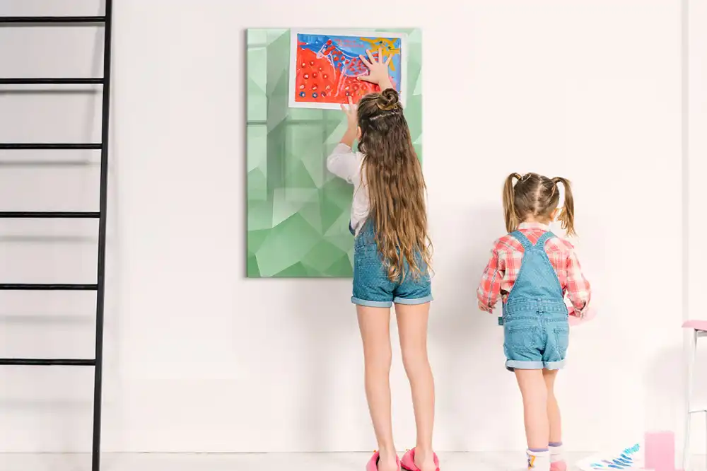 Tableau magnétique pour figures géométriques triangulaires
