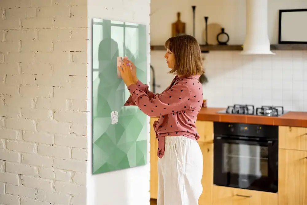 Tableau magnétique pour figures géométriques triangulaires