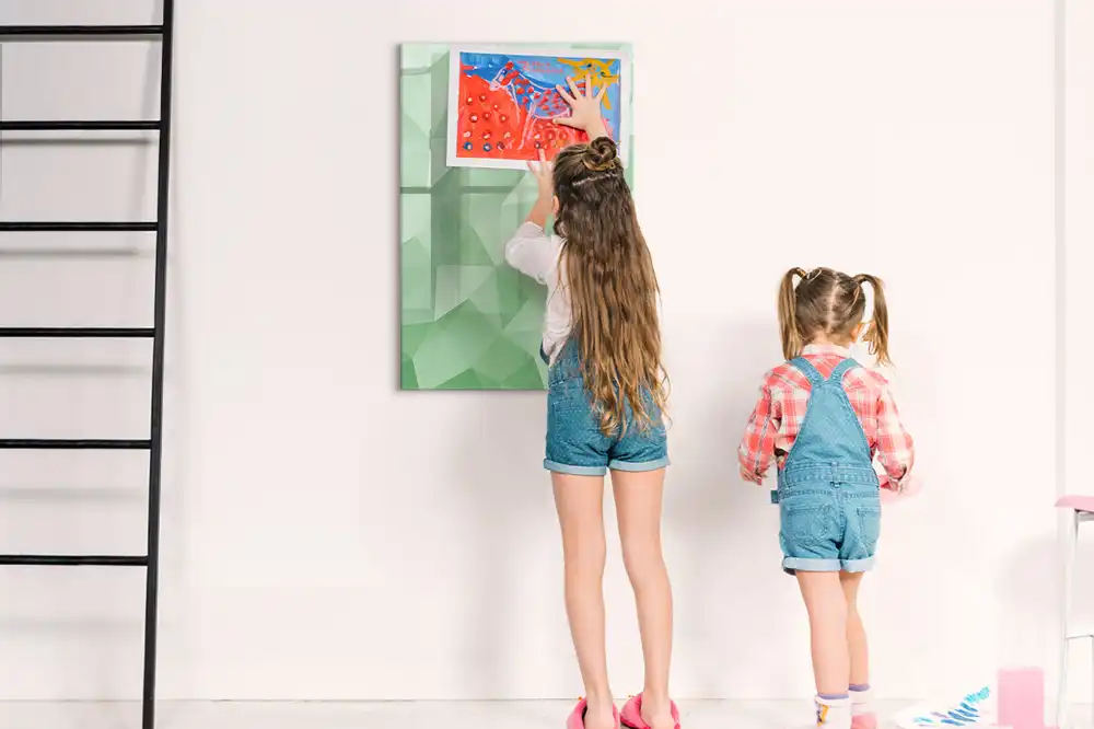 Tableau magnétique pour figures géométriques triangulaires