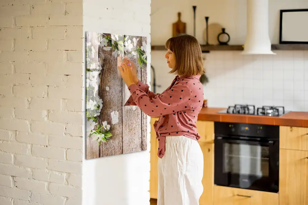 Tableau magnétique effaçable à motif de fleurs sur fond effet bois