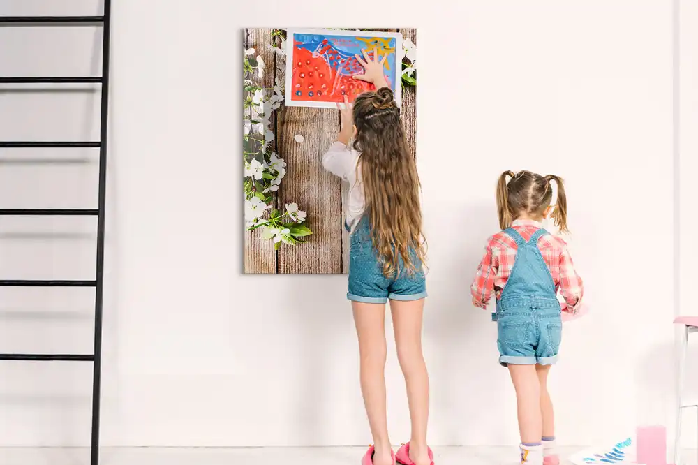 Tableau magnétique effaçable à motif de fleurs sur fond effet bois