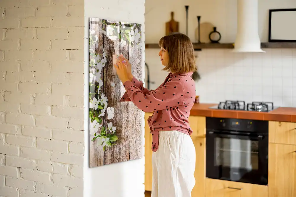 Tableau magnétique effaçable à motif de fleurs sur fond effet bois