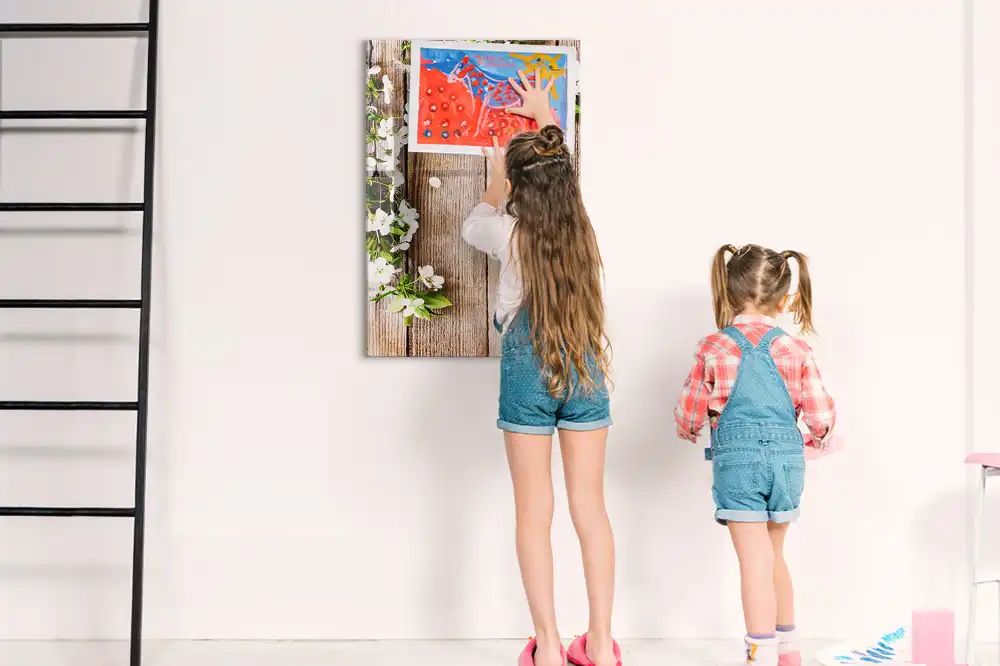 Tableau magnétique effaçable à motif de fleurs sur fond effet bois