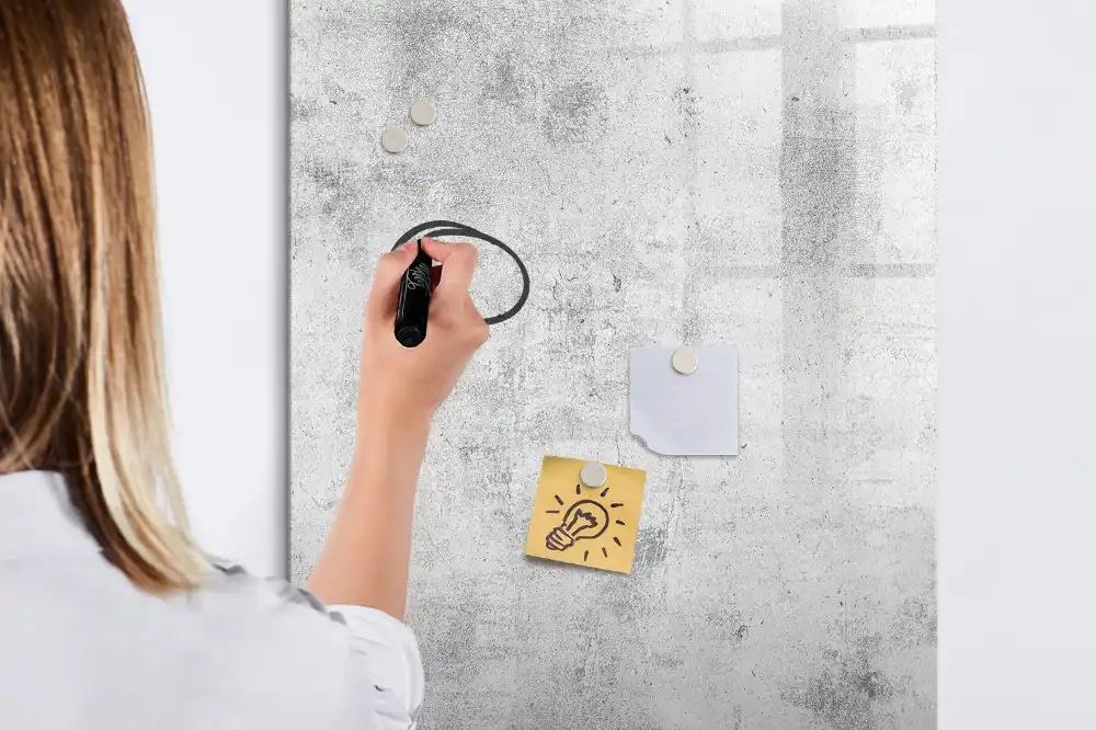 Tableau magnétique avec feutre pour mur en béton