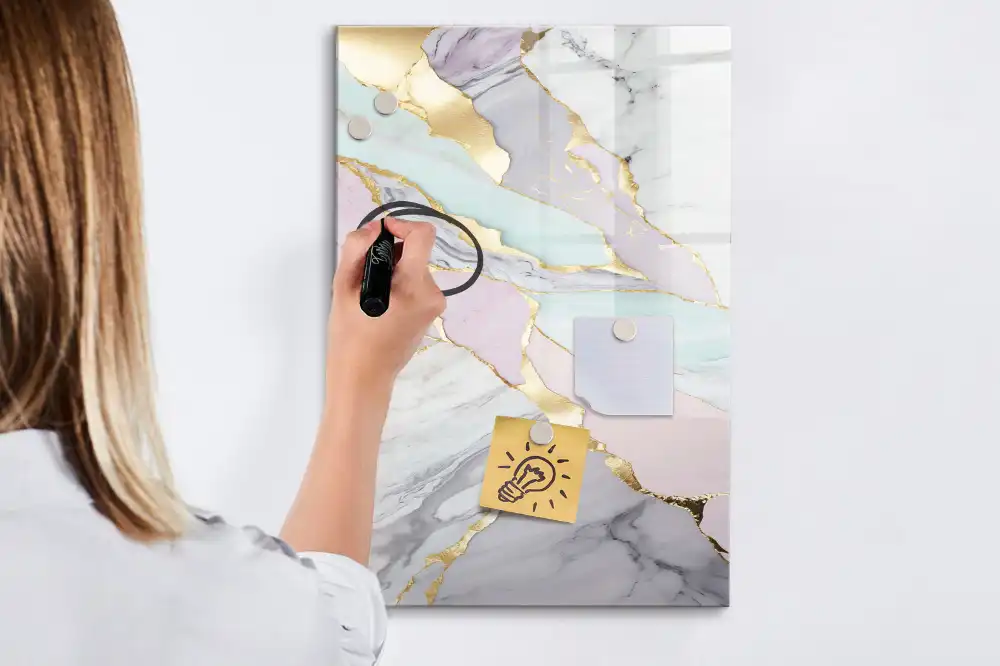 Tableau blanc magnétique effaçable à sec avec motif marbre décoratif