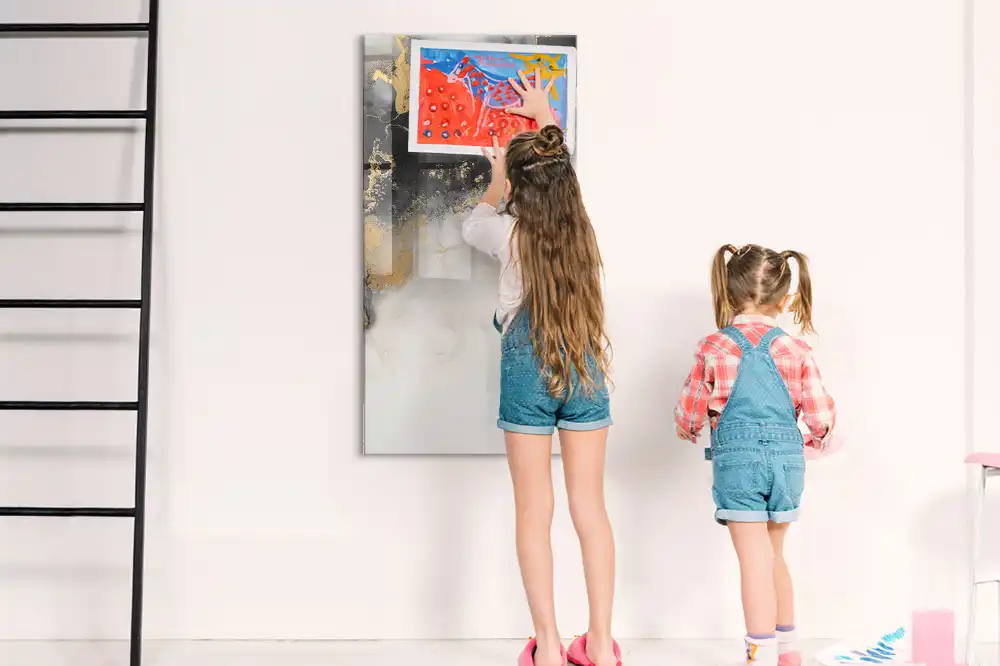 Tableau magnétique en verre avec motif abstrait effet marbre et feutre inclus