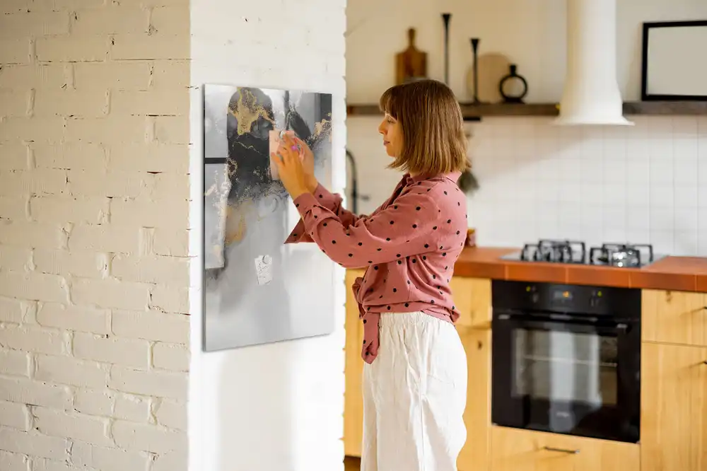 Tableau magnétique en verre avec motif abstrait effet marbre et feutre inclus