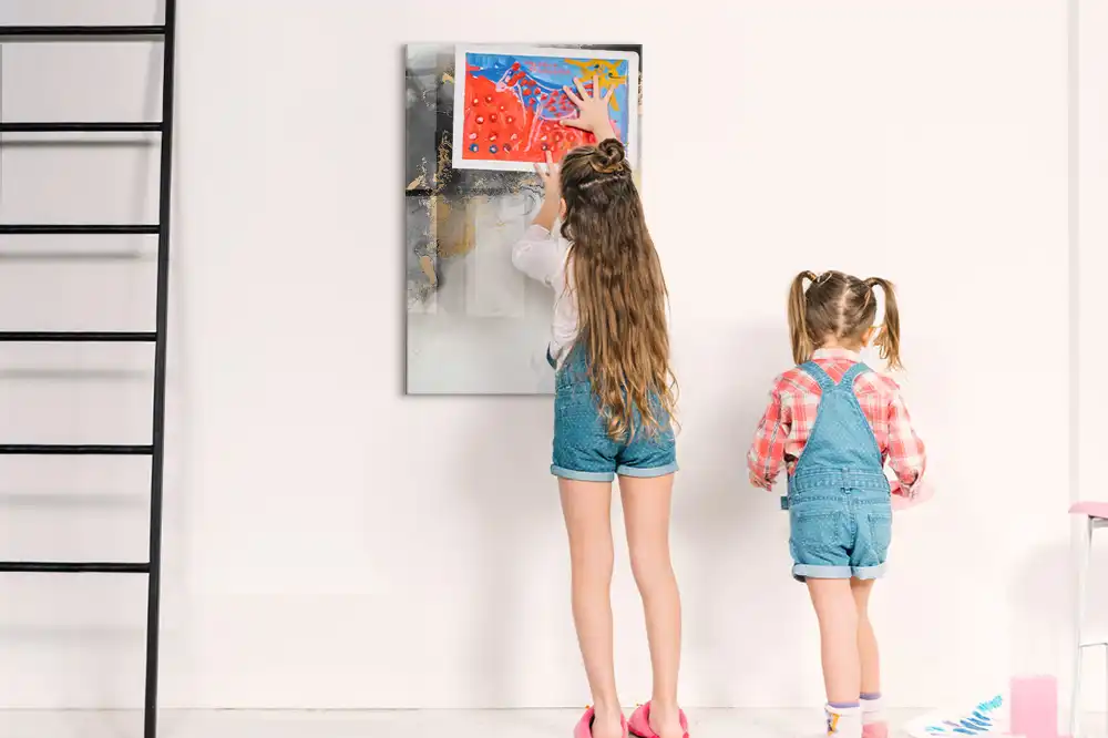 Tableau magnétique en verre avec motif abstrait effet marbre et feutre inclus
