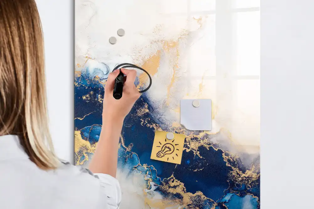 Tableau magnétique avec feutre et motif abstrait en marbre