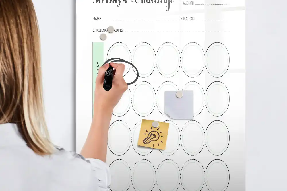 Tableau blanc magnétique effaçable à sec avec organisateur