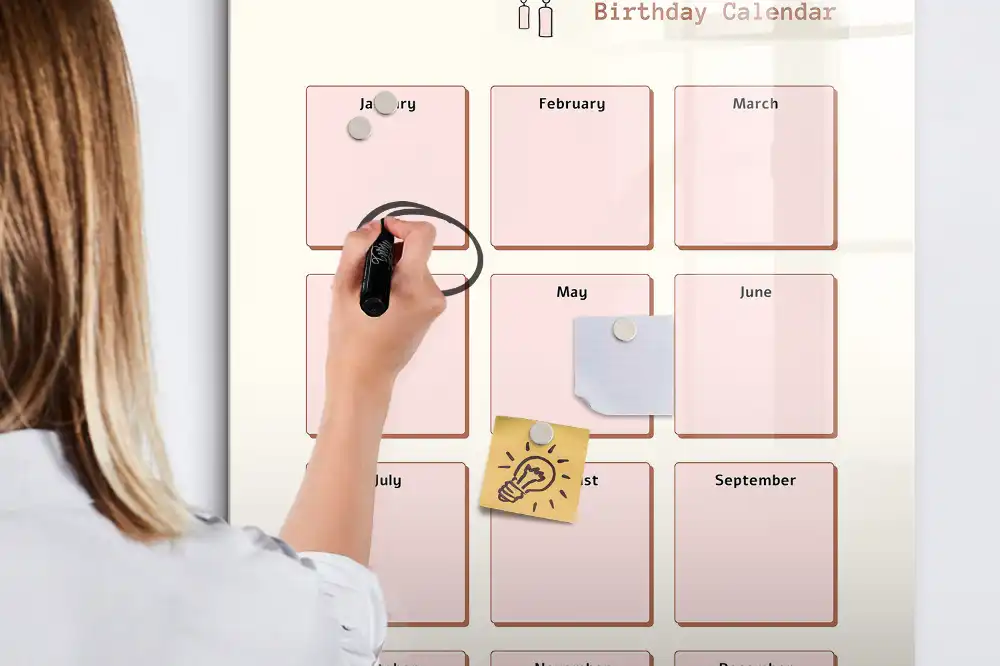 Tableau magnétique pour dessin et calendrier d'anniversaire