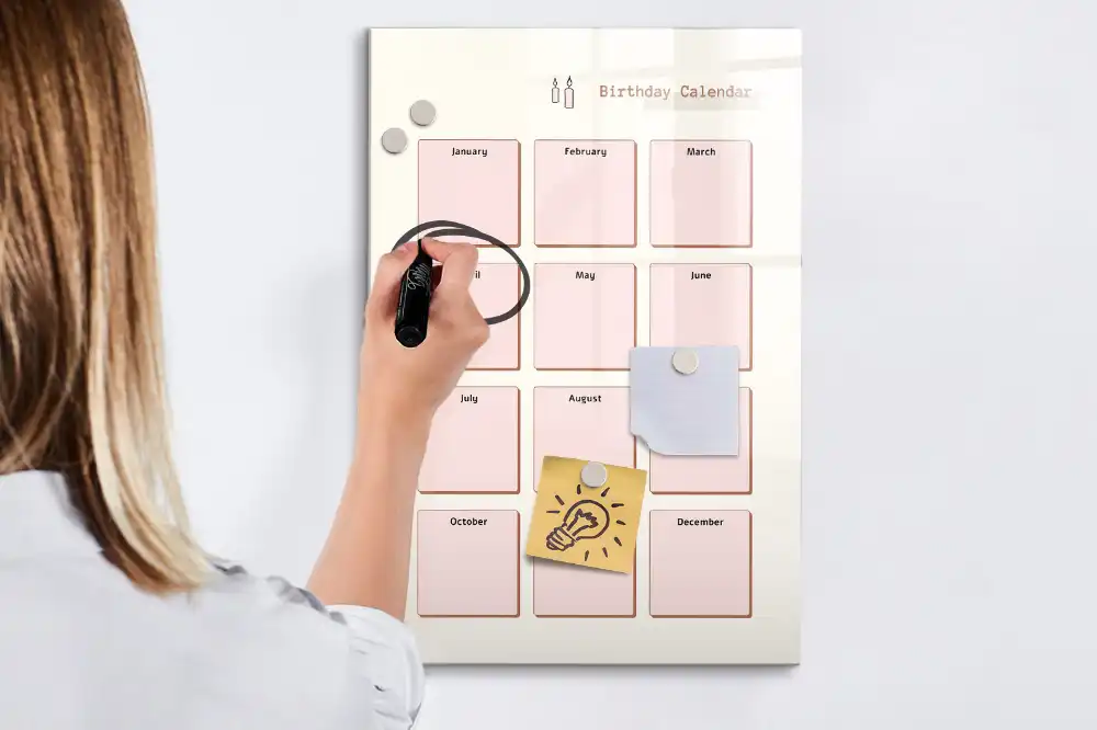 Tableau magnétique pour dessin et calendrier d'anniversaire