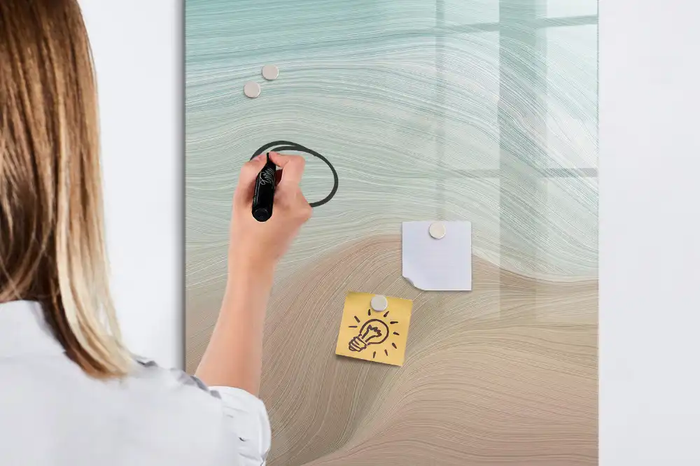 Tableau magnétique pour écriture avec pellicule effaçable à sec