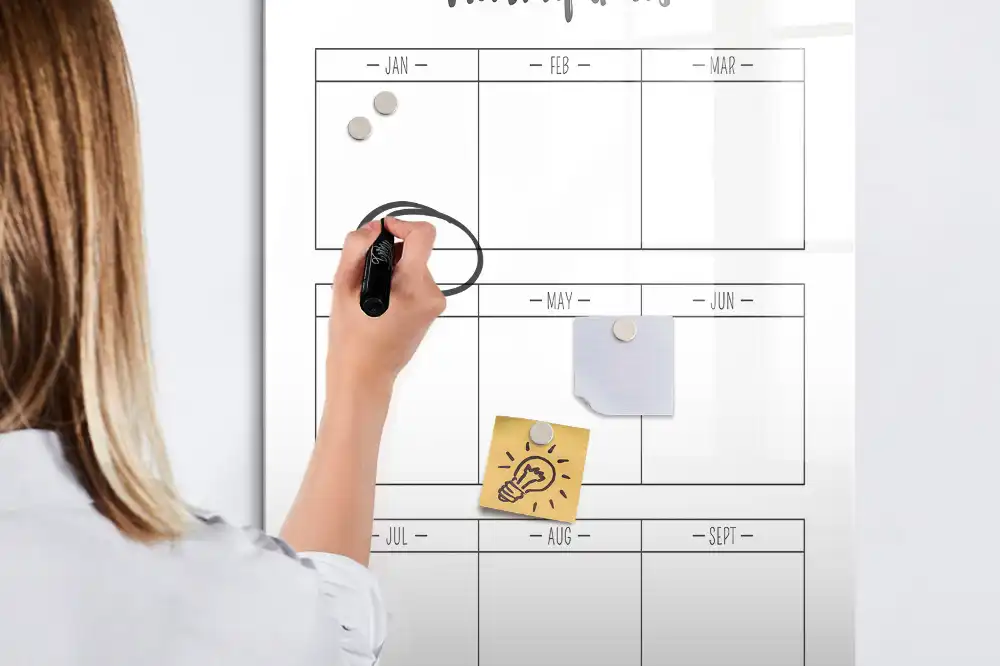 Tableau magnétique avec feutre pour les objectifs du mois