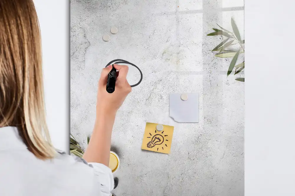 Tableau magnétique pour écriture effet béton brut avec kit d'olives de fixation