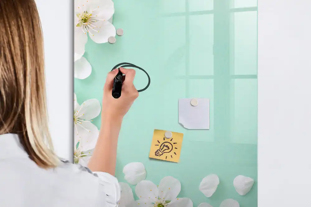 Tableau magnétique avec feutres motif bourgeons en fleurs