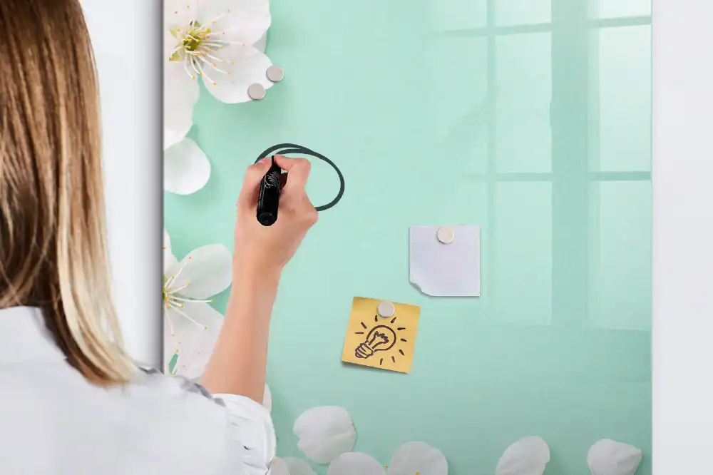 Tableau magnétique avec feutres motif bourgeons en fleurs