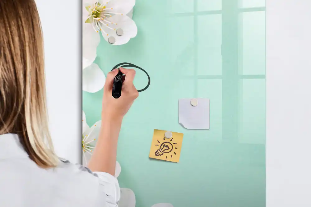 Tableau magnétique avec feutres motif bourgeons en fleurs