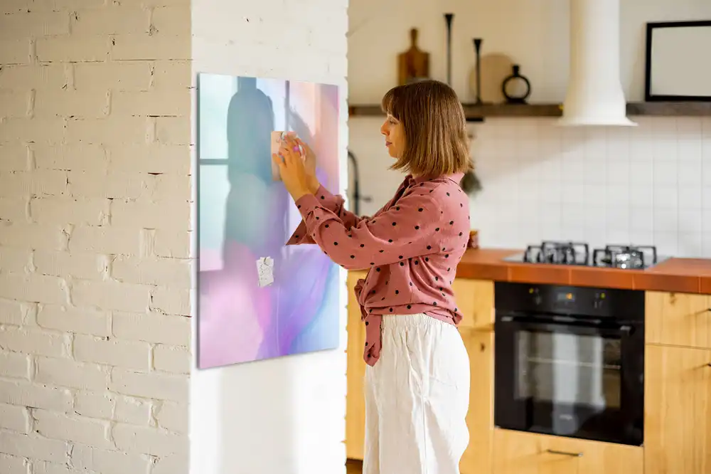 Tableau magnétique avec feutres aux teintes pastel