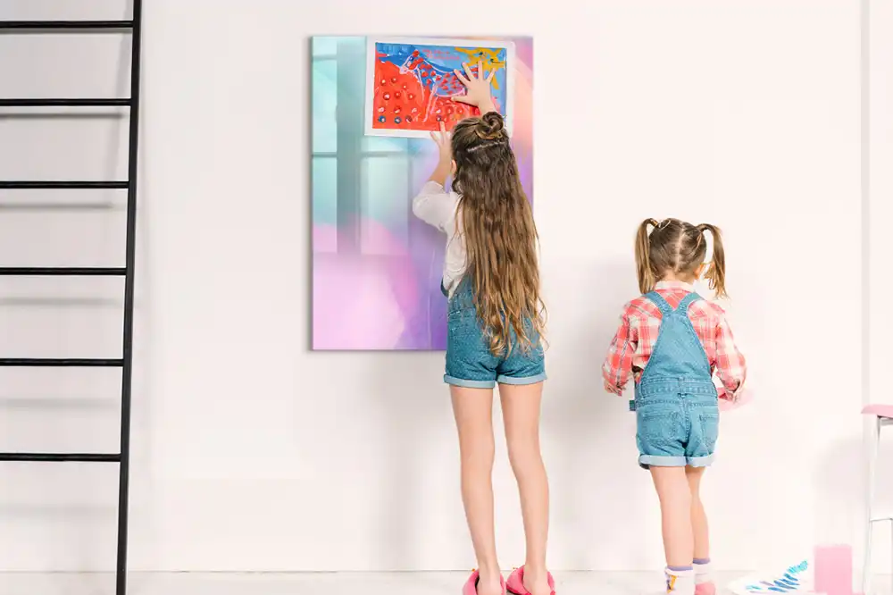 Tableau magnétique avec feutres aux teintes pastel