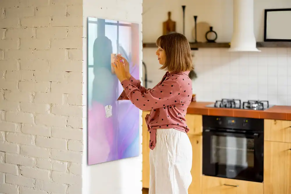 Tableau magnétique avec feutres aux teintes pastel
