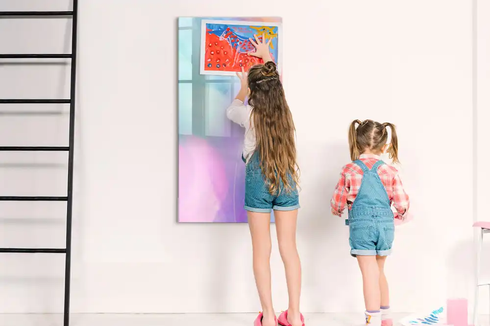 Tableau magnétique avec feutres aux teintes pastel