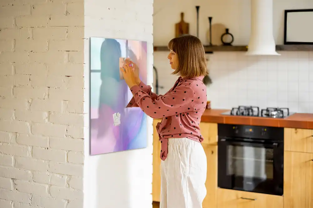 Tableau magnétique avec feutres aux teintes pastel