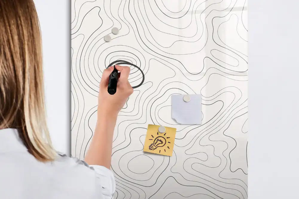 Tableau magnétique avec feutre et motif à lignes abstraites