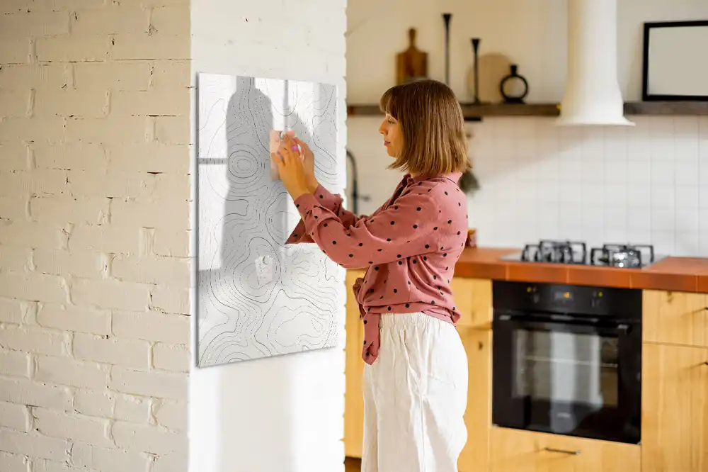 Tableau magnétique avec feutre et motif à lignes abstraites