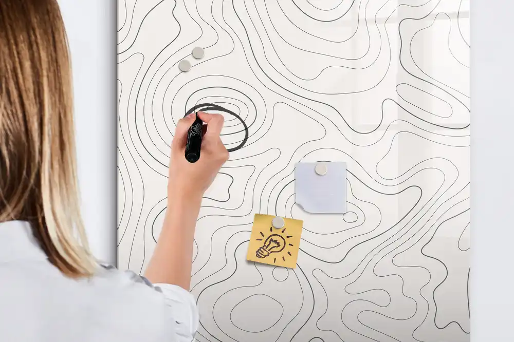 Tableau magnétique avec feutre et motif à lignes abstraites