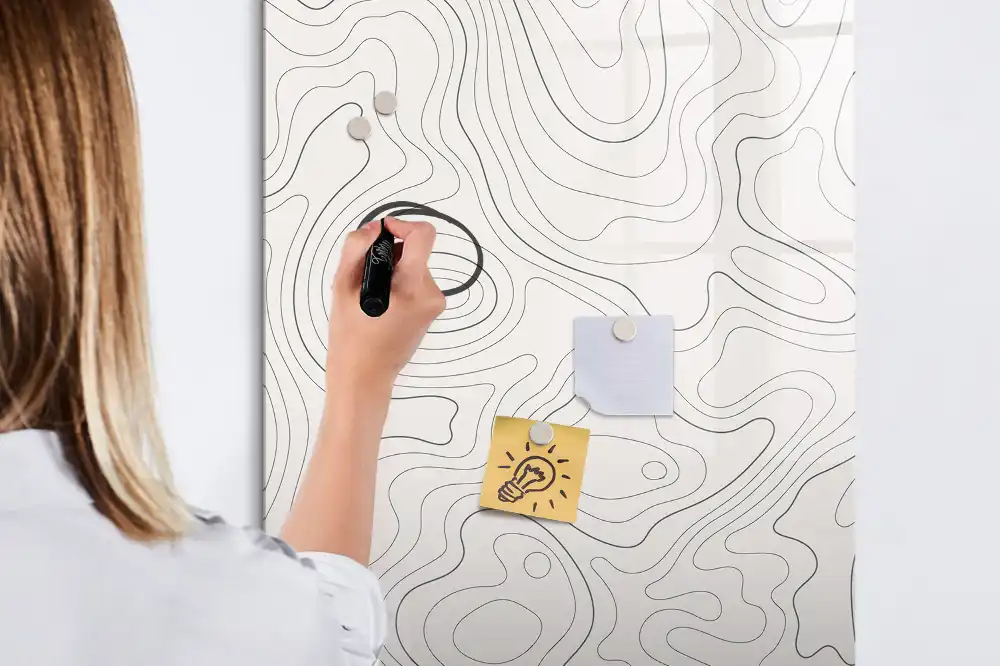Tableau magnétique avec feutre et motif à lignes abstraites