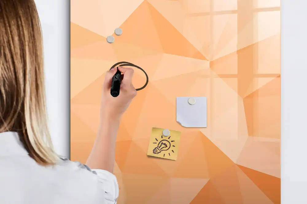 Tableau blanc magnétique effaçable à sec motif triangles