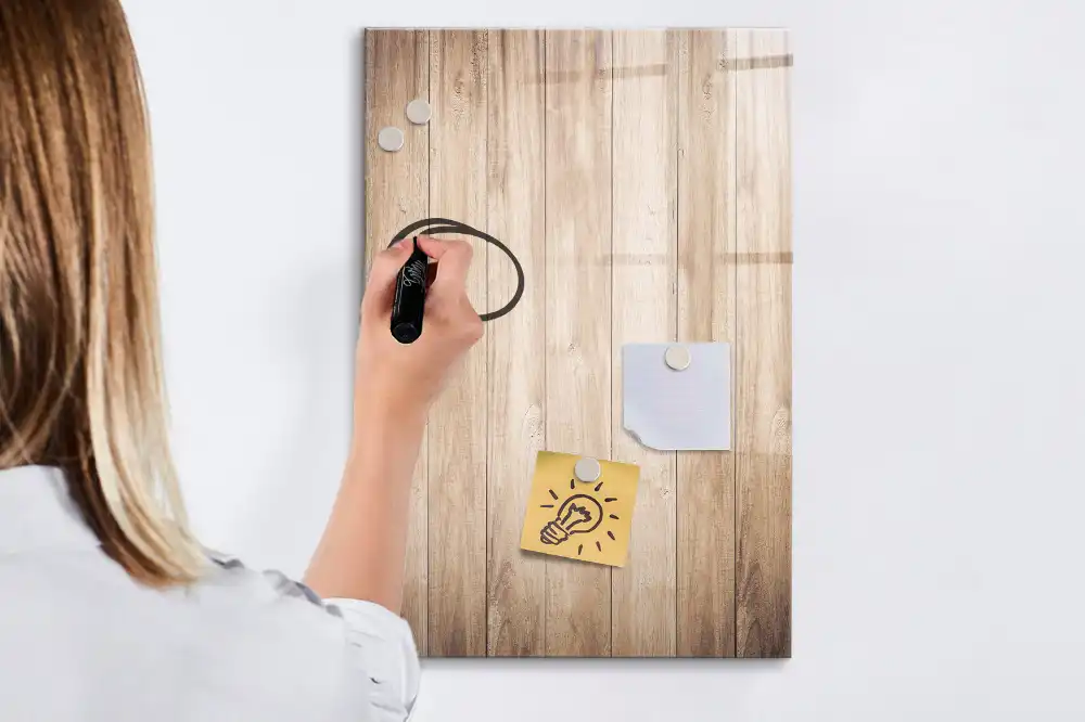 Tableau effaçable magnétique en bois clair