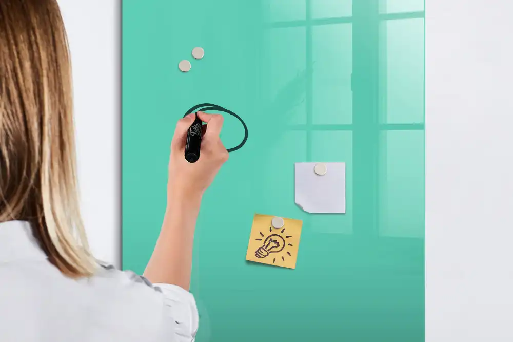 Tableau magnétique turquoise avec feutre