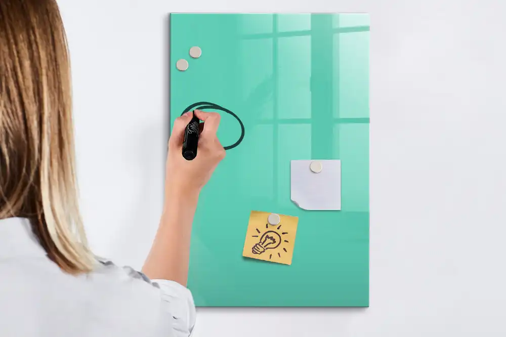 Tableau magnétique turquoise avec feutre