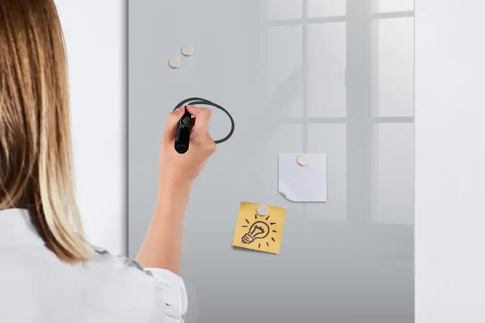 Tableau magnétique pour dessin gris clair