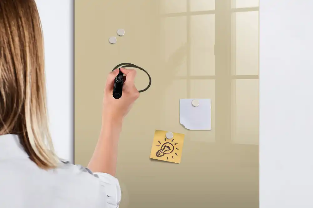 Tableau magnétique beige avec feutre