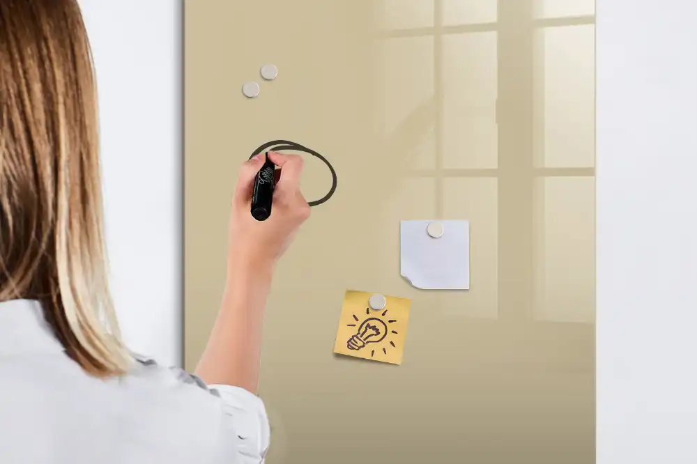 Tableau magnétique beige avec feutre