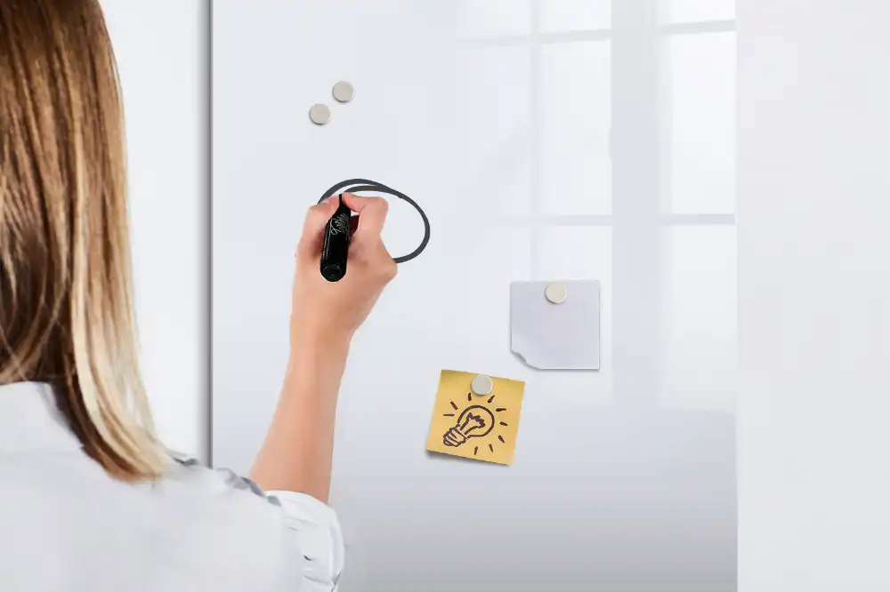 Tableau magnétique effaçable blanc