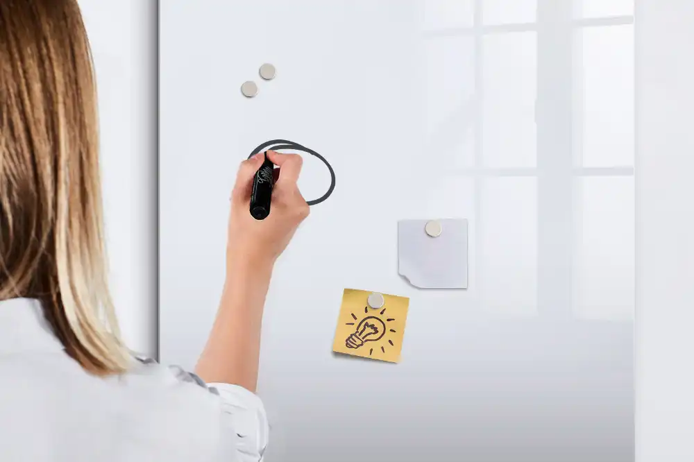 Tableau magnétique effaçable blanc